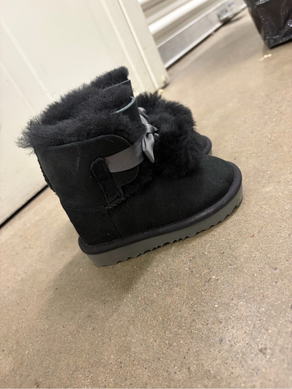 UGG Kids Black Shearling Bow Short Boots